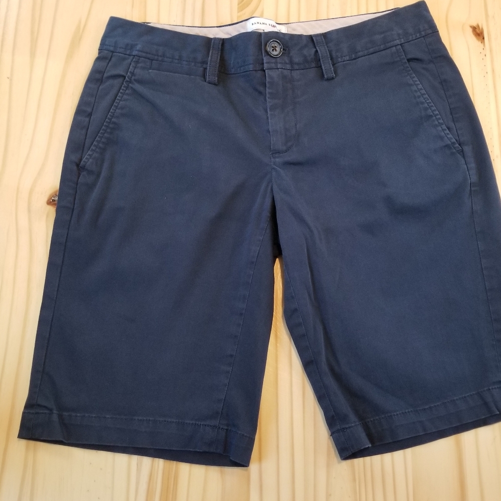 Banana Republic stretch shorts size 4 navy